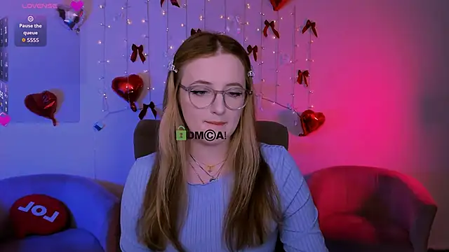 luna berryy online show from May 8, 2026, 7:17 pm