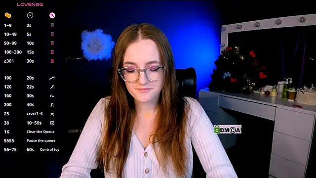 luna berryy online show from February 18, 2025, 11:30 pm