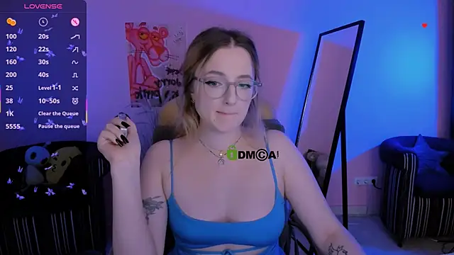 luna berryy online show from October 4, 2025, 7:15 pm