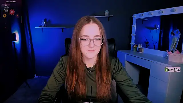 luna berryy online show from March 11, 2025, 2:42 am