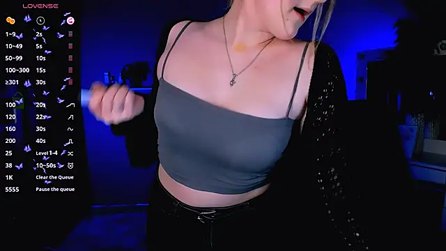 luna berryy online show from September 30, 2025, 1:17 pm