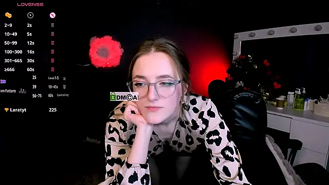 luna berryy online show from February 21, 2025, 2:39 am