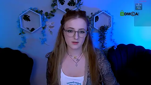 luna berryy online show from June 11, 2026, 7:00 pm