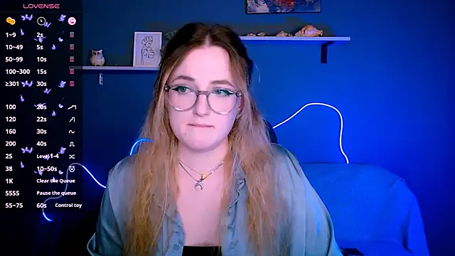 luna berryy online show from October 11, 2025, 7:48 pm