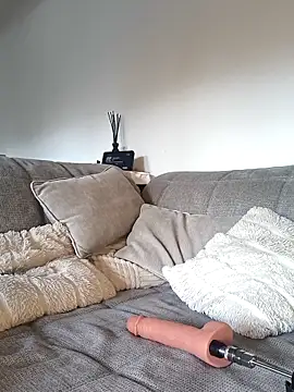 Secret couple  online show from April 3, 2026, 10:11 am