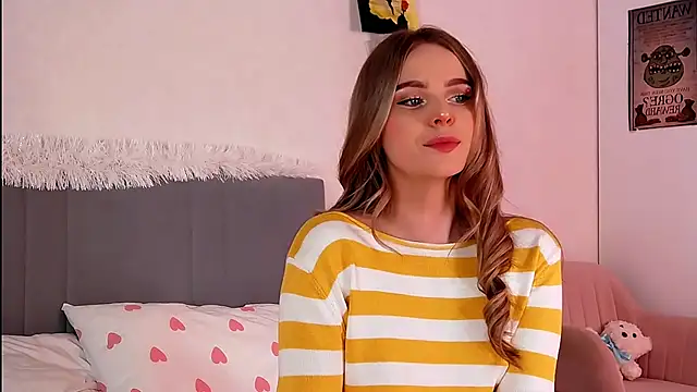 SIlviaBeyt online show from October 6, 2025, 7:25 pm