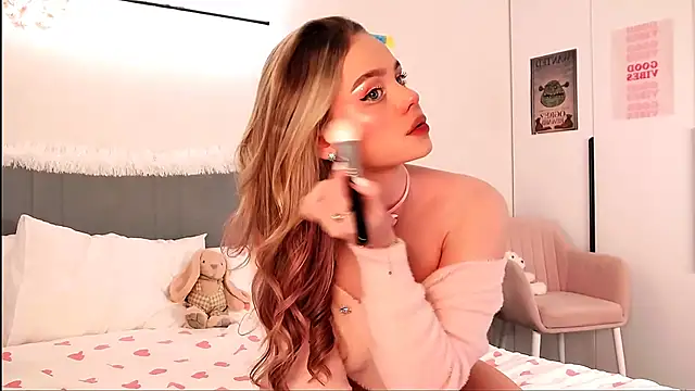 SIlviaBeyt online show from September 19, 2025, 6:34 pm