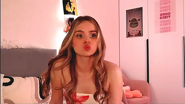 SIlviaBeyt online show from September 8, 2025, 6:07 pm