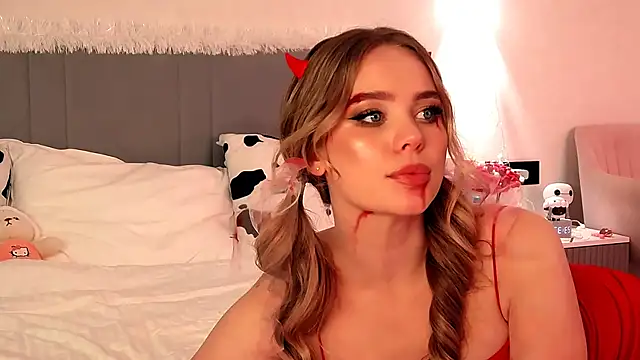 SIlviaBeyt online show from October 31, 2025, 8:38 pm