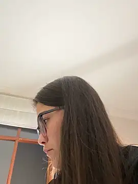 aurora divine online show from November 13, 2025, 10:57 pm