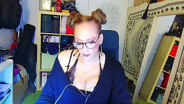 MaxiEmily online show from February 10, 2025, 12:41 am