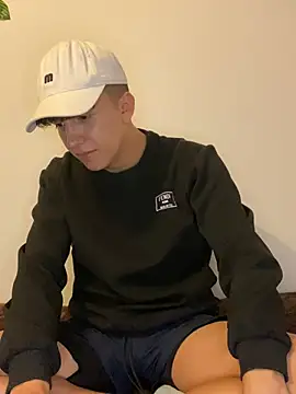 Snapshot of merlyn_00 chatting on February 14, 2025, 10:25 pm merlyn 00 online show from February 14, 2025, 10:25 pm