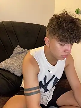 Snapshot of merlyn_00 chatting on February 7, 2025, 9:15 pm merlyn 00 online show from February 7, 2025, 9:15 pm