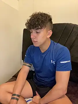 Snapshot of merlyn_00 chatting on January 25, 2025, 9:35 pm merlyn 00 online show from January 25, 2025, 9:35 pm