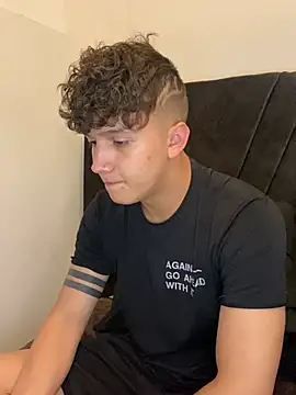 Snapshot of merlyn_00 chatting on January 17, 2025, 7:27 pm merlyn 00 online show from January 17, 2025, 7:27 pm