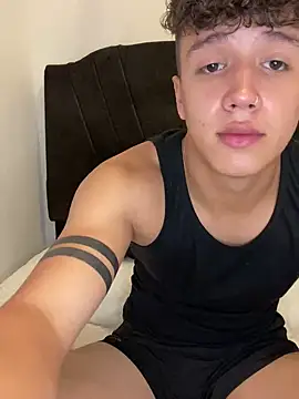 Snapshot of merlyn_00 chatting on December 16, 2024, 4:38 pm merlyn 00 online show from December 16, 2024, 4:38 pm