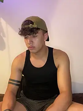 Snapshot of merlyn_00 chatting on February 18, 2025, 11:52 pm merlyn 00 online show from February 18, 2025, 11:52 pm