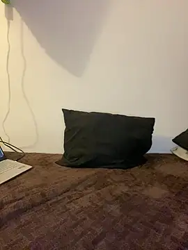 Snapshot of merlyn_00 chatting on February 17, 2025, 8:49 pm merlyn 00 online show from February 17, 2025, 8:49 pm