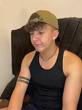 Snapshot of merlyn_00 chatting on January 21, 2025, 5:51 pm merlyn 00 online show from January 21, 2025, 5:51 pm