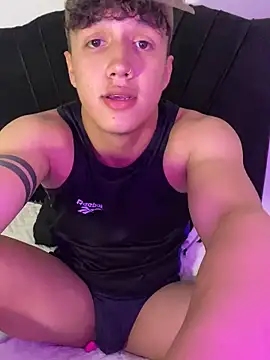 Snapshot of merlyn_00 chatting on January 7, 2025, 10:30 pm merlyn 00 online show from January 7, 2025, 10:30 pm