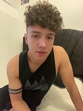 Snapshot of merlyn_00 chatting on December 27, 2024, 5:37 pm merlyn 00 online show from December 27, 2024, 5:37 pm