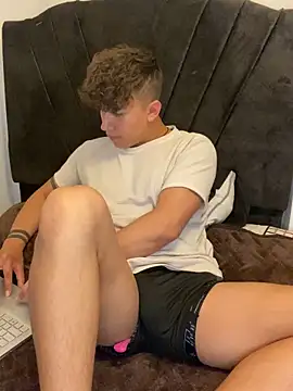 Snapshot of merlyn_00 chatting on January 23, 2025, 9:50 pm merlyn 00 online show from January 23, 2025, 9:50 pm