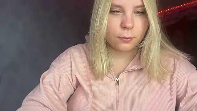 Thalia  Star online show from December 5, 2025, 9:41 am