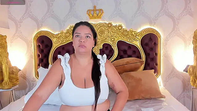 KendralHolson online show from February 17, 2026, 4:32 am