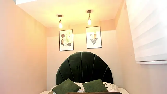 ebbafernandez  online show from July 29, 2026, 12:04 pm