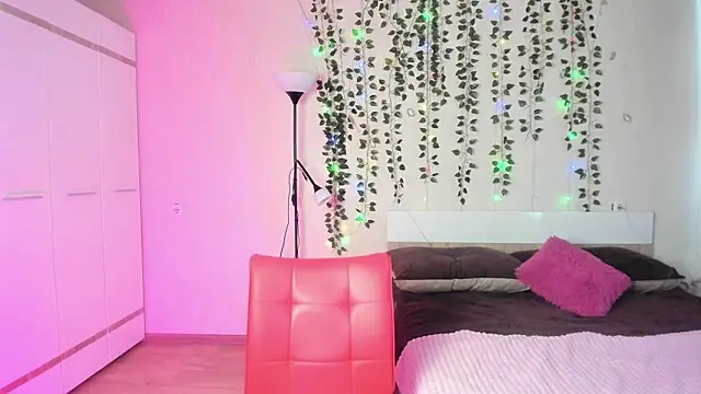 Miss Elsa  online show from September 29, 2025, 7:37 am