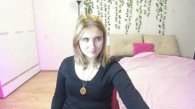 Miss Elsa  online show from October 2, 2025, 1:14 pm