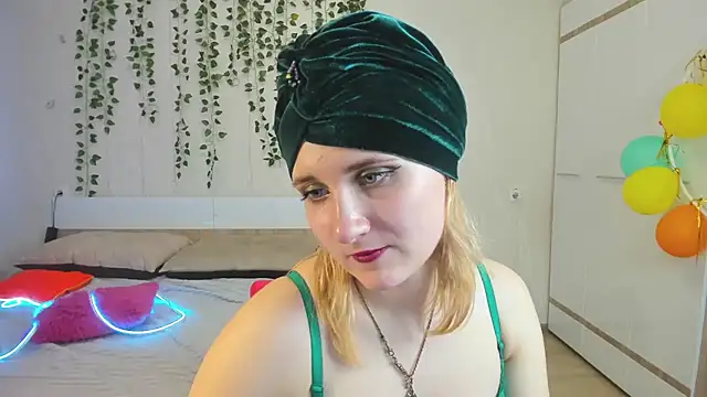 Miss Elsa  online show from March 22, 2025, 8:18 am