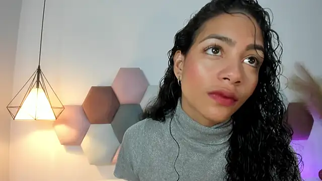 AntonellaHall  online show from February 20, 2025, 11:53 am