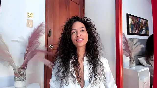 Snapshot of AntonellaHall_ chatting on May 20, 2026, 6:38 pm AntonellaHall online show from May 20, 2026, 6:38 pm