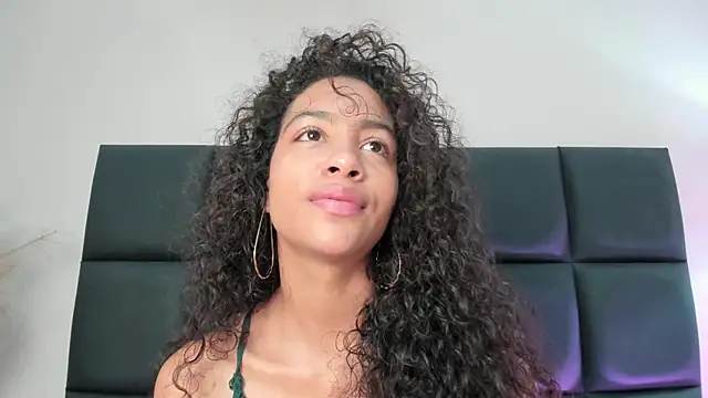 Snapshot of AntonellaHall_ chatting on April 10, 2026, 6:37 pm AntonellaHall online show from April 10, 2026, 6:37 pm