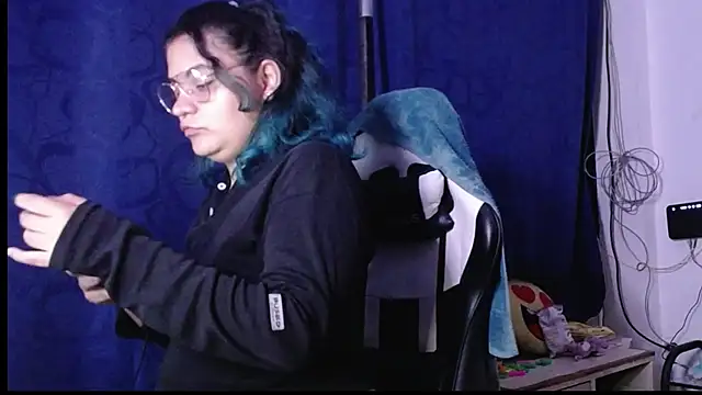 gigiqueen 18 online show from November 13, 2025, 4:05 am