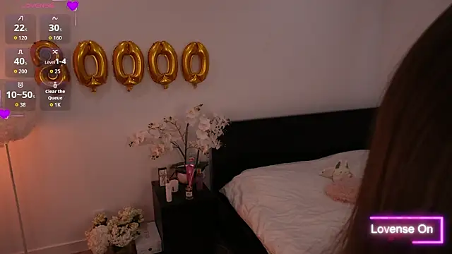 Lilly Colins online show from September 11, 2025, 5:24 pm