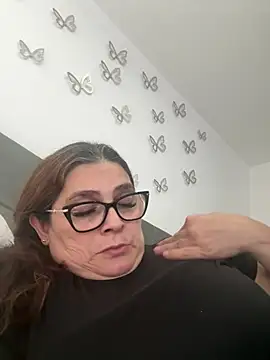 Snapshot of AntonellaAlondra4 chatting on June 1, 2026, 4:28 pm AntonellaAlondra4 online show from June 1, 2026, 4:28 pm