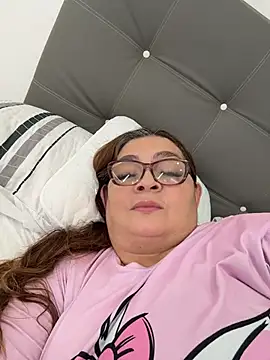 AntonellaAlondra4 online show from May 2, 2026, 2:33 pm