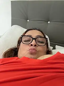 Snapshot of AntonellaAlondra4 chatting on May 13, 2026, 4:03 pm AntonellaAlondra4 online show from May 13, 2026, 4:03 pm
