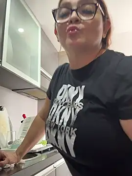 Snapshot of AntonellaAlondra4 chatting on May 26, 2026, 1:31 pm AntonellaAlondra4 online show from May 26, 2026, 1:31 pm