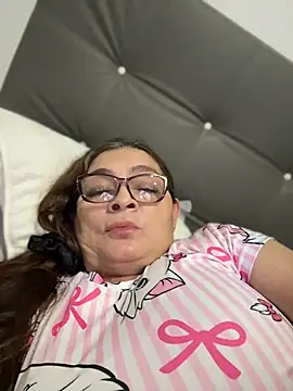 AntonellaAlondra4 online show from April 22, 2026, 3:24 am