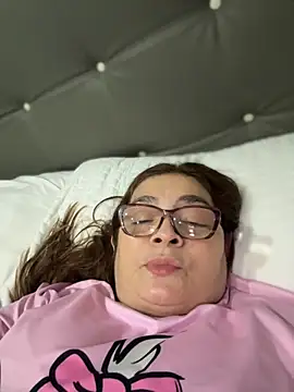 AntonellaAlondra4 online show from November 18, 2025, 4:05 am