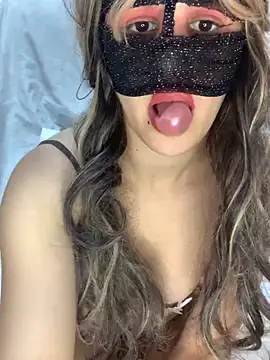 senoritaseno online show from February 4, 2025, 8:06 pm