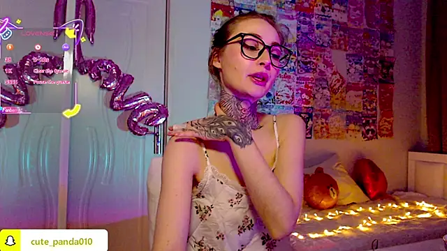 Snapshot of Milky_way_UwU chatting on February 15, 2026, 9:14 pm Milky way UwU online show from February 15, 2026, 9:14 pm