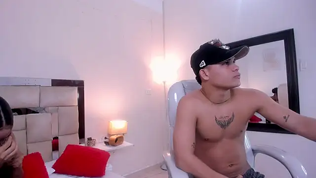 saraandstiven online show from March 3, 2025, 3:05 am