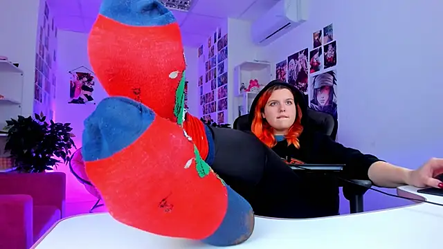 NielletaBlossom online show from March 11, 2025, 8:41 am