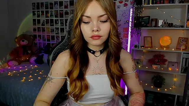 AkiraKatsu online show from September 19, 2025, 12:09 pm