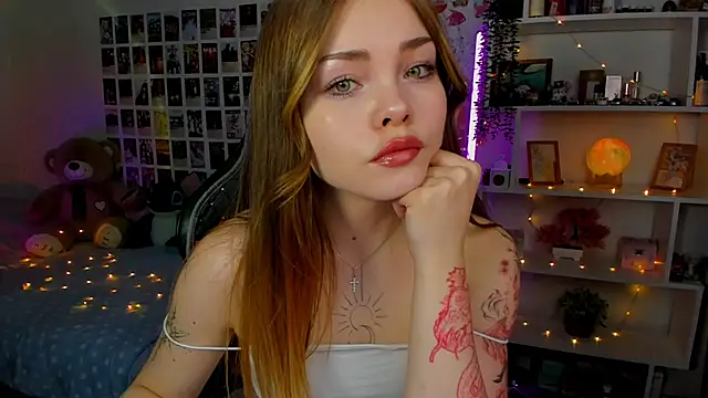 AkiraKatsu online show from September 25, 2025, 3:07 pm