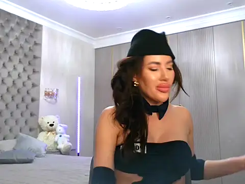 TianaPosh online show from February 26, 2025, 11:09 pm